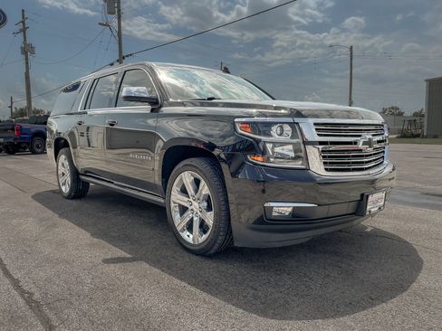 Used 2018 Chevrolet Suburban Premier AWD/4WD image 9