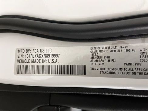 Used 2024 Jeep Grand Cherokee L Laredo w/ Luxury Tech Group I image 28