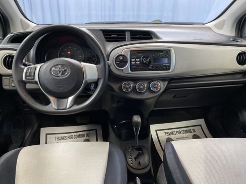 Used 2012 Toyota Yaris 4-Door Hatchback image 23