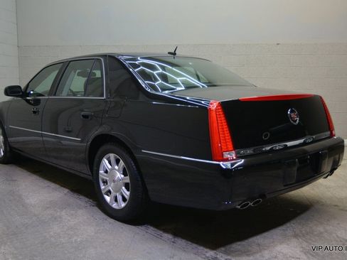 Used 2008 Cadillac DTS image 3