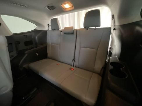 Used 2024 Toyota Highlander Limited image 24