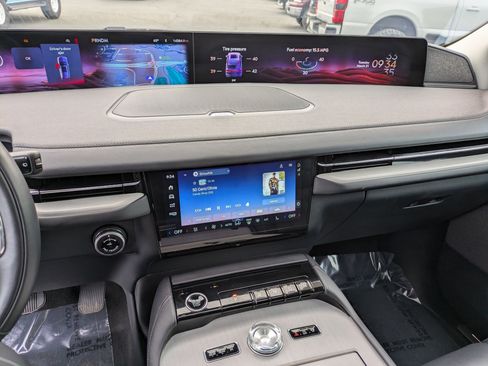 Used 2025 Lincoln Navigator Reserve AWD/4WD image 26