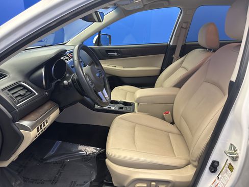 Used 2017 Subaru Outback 2.5i Limited AWD/4WD image 12