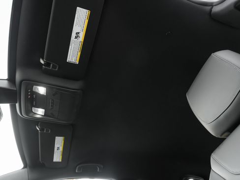 Used 2025 Cadillac XT5 Luxury FWD image 23