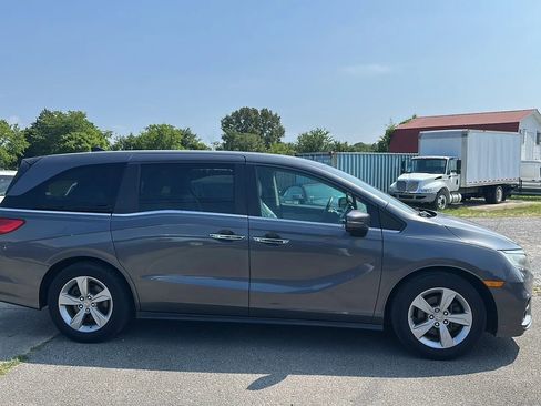 Used 2018 Honda Odyssey EX image 3