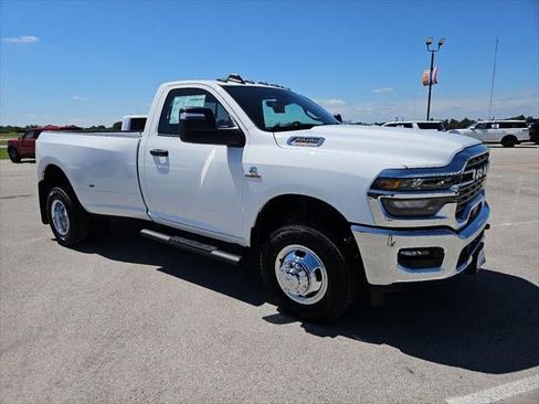 New 2026 RAM 3500 Tradesman AWD/4WD image 40