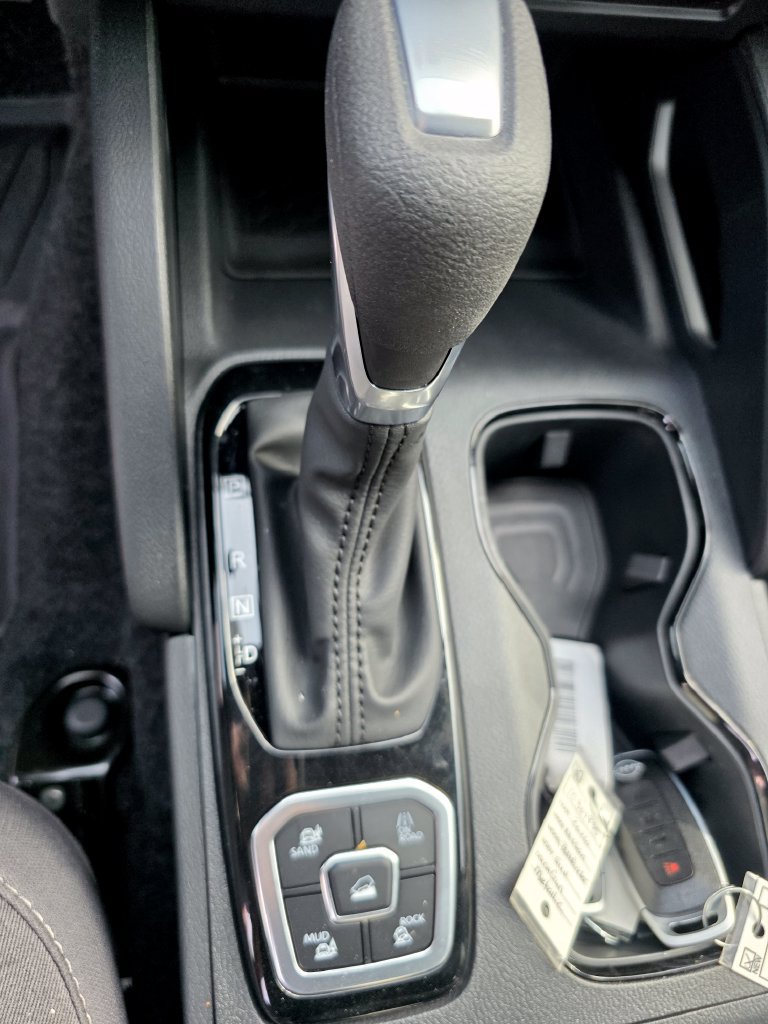 Used 2026 Nissan Frontier SV w/ All-Weather Content Package AWD/4WD image 30