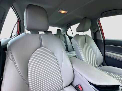 Used 2019 Toyota Camry SE image 16