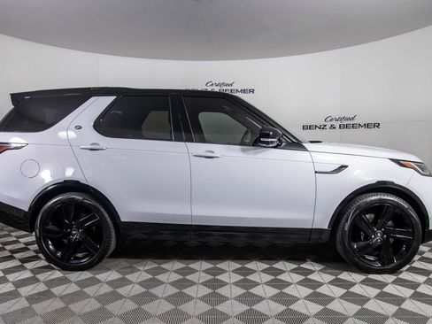 Used 2023 Land Rover Discovery Metropolitan Edition image 5