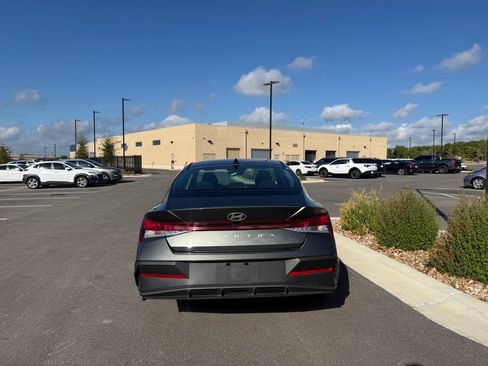 Used 2024 Hyundai Elantra SEL FWD image 7