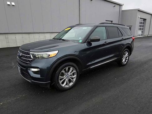 Used 2023 Ford Explorer XLT w/ Equipment Group 202A image 4
