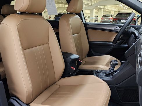 Used 2022 Volkswagen Tiguan SE image 22