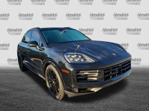Used 2024 Porsche Cayenne S AWD/4WD image 2