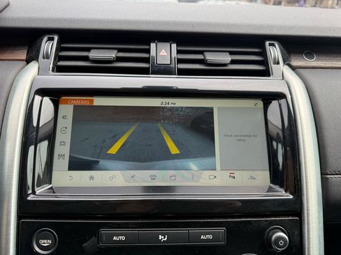 Used 2017 Land Rover Discovery HSE image 13