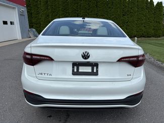 Used 2024 Volkswagen Jetta SE FWD video 4