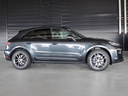 Used 2025 Porsche Macan image 11