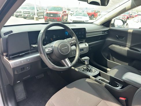 Used 2025 Hyundai Kona SEL AWD/4WD image 12