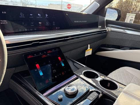 Used 2025 Cadillac Escalade V image 43