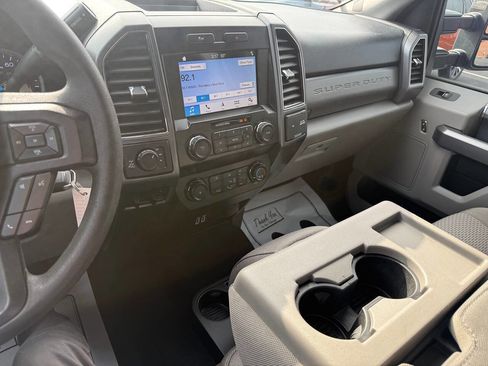 Used 2019 Ford F250 XLT w/ XLT Premium Package image 8