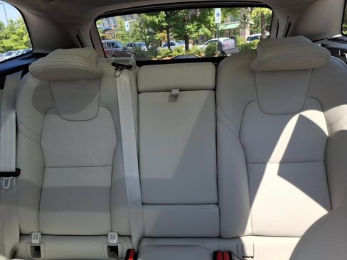 Certified 2024 Volvo XC60 B5 Plus w/ Protection Package Premier AWD/4WD image 20