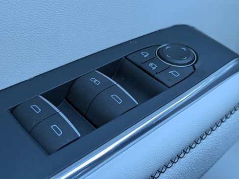 Used 2025 GMC Acadia Denali FWD image 27