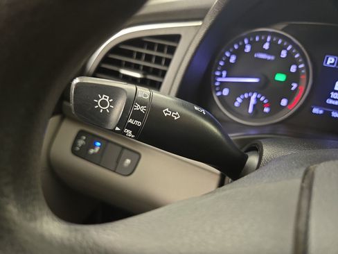 Used 2018 Hyundai Elantra SEL FWD image 26
