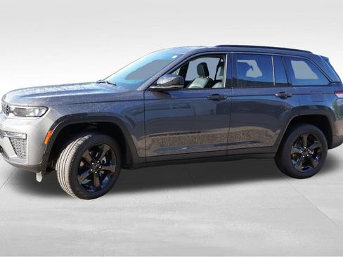 Certified 2026 Jeep Grand Cherokee Limited w/ Limited Altitude Package AWD/4WD image 10