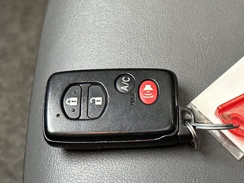 Used 2015 Toyota Prius Four image 37