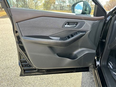 Used 2022 Nissan Rogue SV image 10