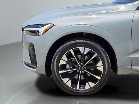 Certified 2026 Volvo XC60 B5 Plus w/ Protection Package Premier AWD/4WD image 35