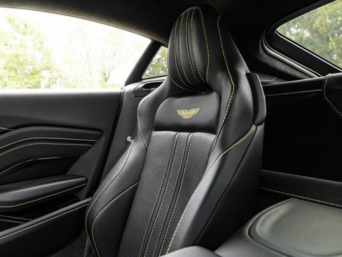 Used 2020 Aston Martin V8 Vantage Coupe image 12