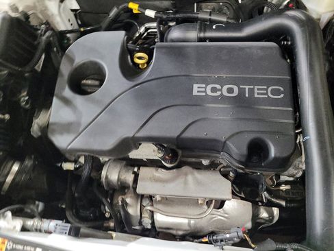 Used 2021 Chevrolet Equinox LS image 30