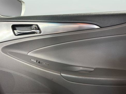 Used 2013 Hyundai Sonata Base image 13