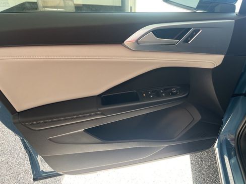 New 2026 Volkswagen Taos SE image 12