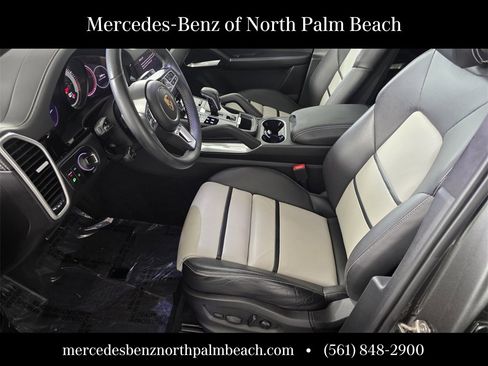 Used 2023 Porsche Cayenne Turbo image 9