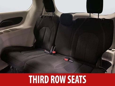 Used 2022 Chrysler Voyager LX FWD image 18