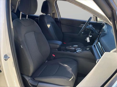 Used 2025 Kia Sportage LX image 22