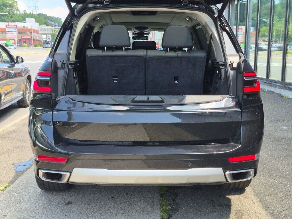 Used 2025 BMW X7 xDrive40i AWD/4WD image 11