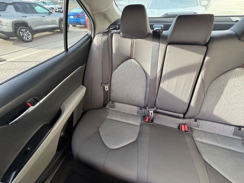 Used 2018 Toyota Camry LE image 39