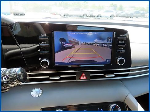 Used 2022 Hyundai Elantra SEL w/ Convenience Package FWD image 21