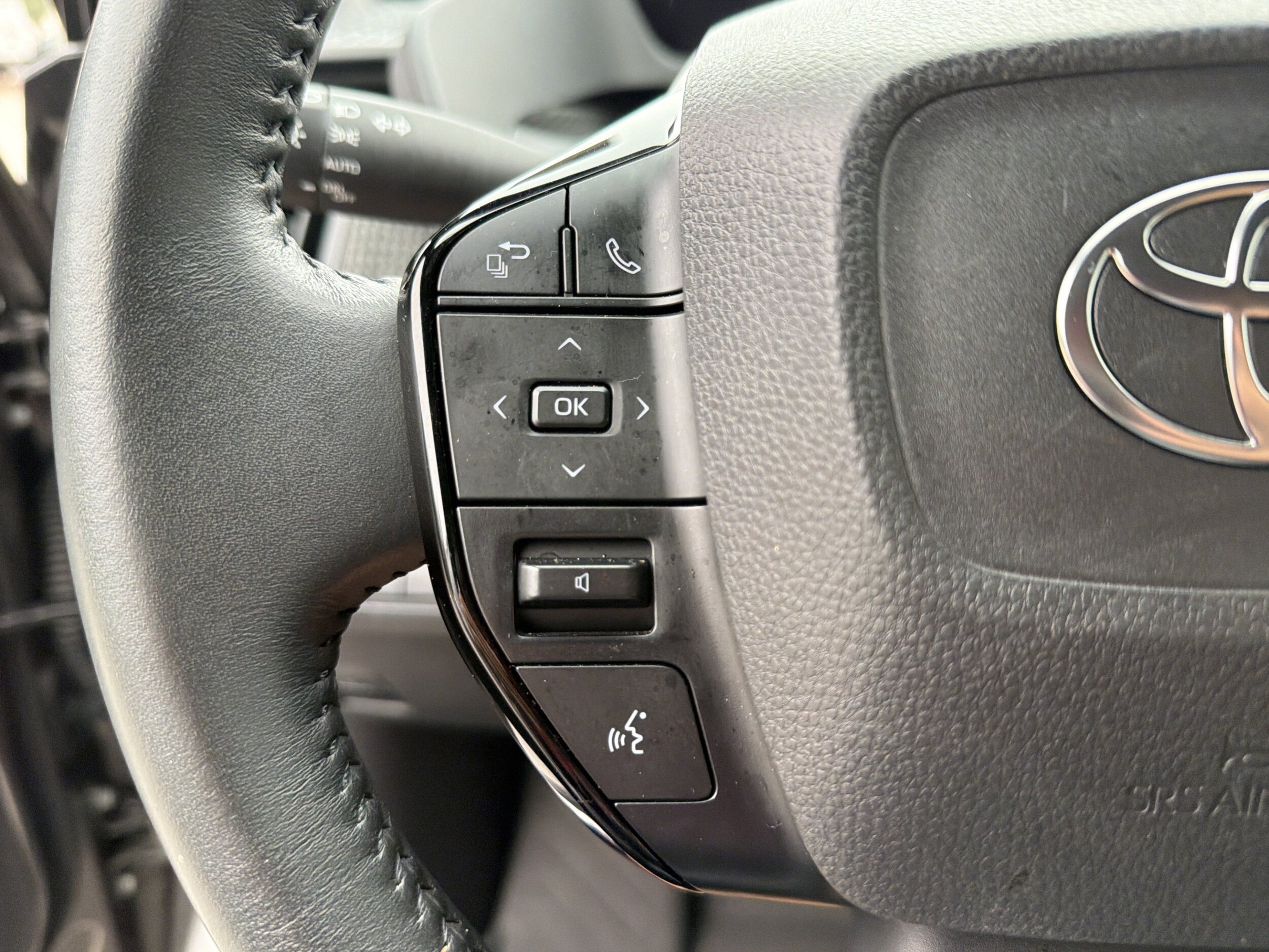 Certified 2025 Toyota bZ4X FWD image 21