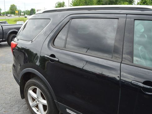 Used 2016 Ford Explorer XLT w/ Equipment Group 202A AWD/4WD image 4