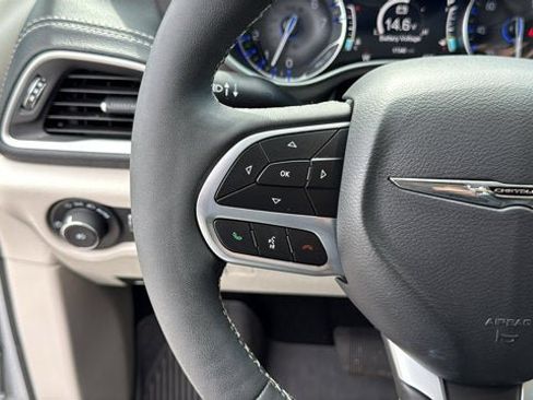 Certified 2024 Chrysler Pacifica Touring-L AWD/4WD image 16