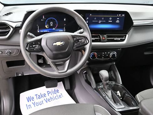 Used 2025 Chevrolet TrailBlazer LT AWD/4WD image 34