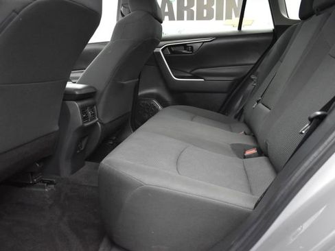 Used 2022 Toyota RAV4 LE FWD image 9