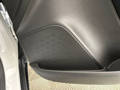 Used 2022 Chevrolet Trax LT w/ LT Convenience Package image 29