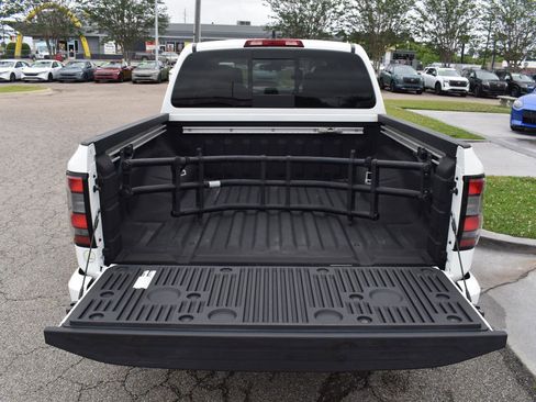 Used 2024 Nissan Frontier SV w/ SV Convenience Package RWD image 12