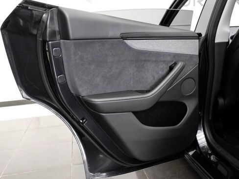 Used 2026 Tesla Model Y 2WD image 43