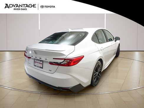 Used 2025 Toyota Camry SE FWD image 7