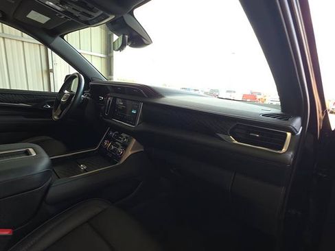 Used 2024 GMC Yukon XL Denali w/ Denali Reserve Package RWD image 14